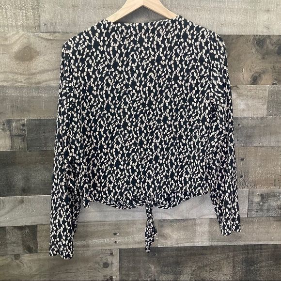 Cloth & Stone Knot Tie Button Down Top - Picture 3 of 10